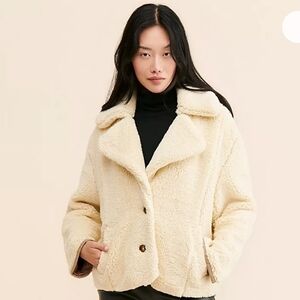 Free People Joplin button closure Teddy Coat size Large Cream